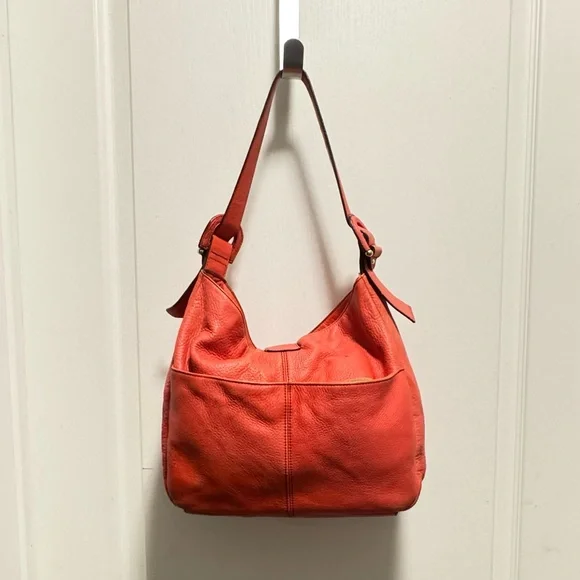 Vintage Etienne Aigner large coral Leather Shoulder Bag, snap closure - Picture 6 of 14